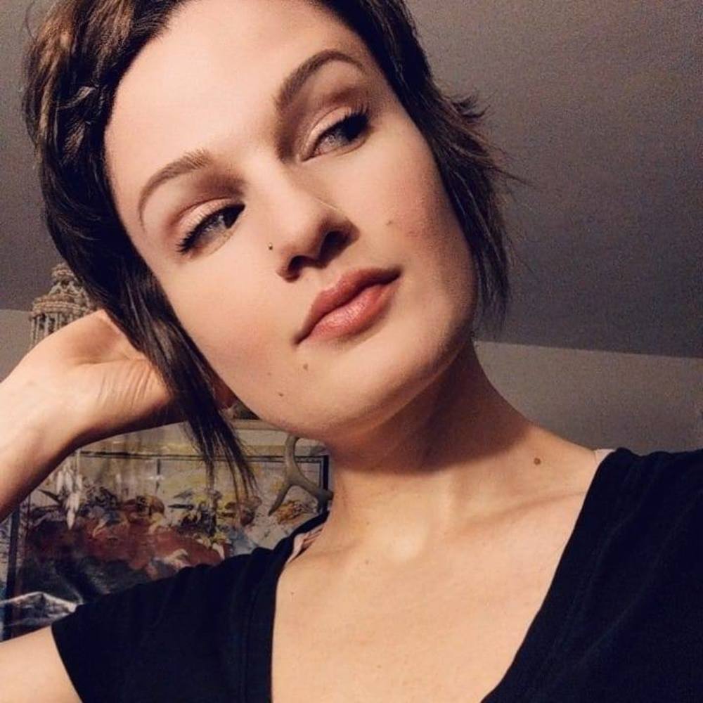 Meet your Posher, Annissa